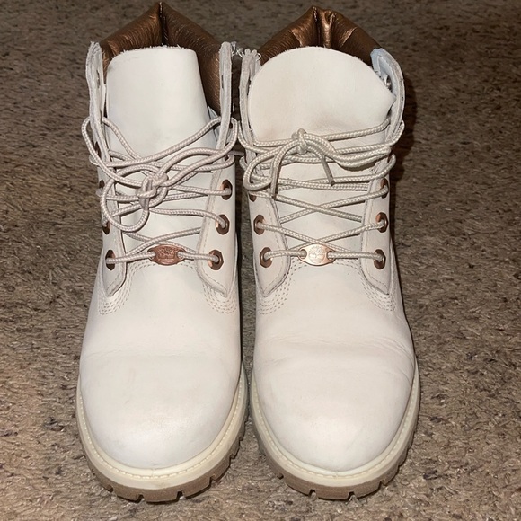 Women’s size 8 timberlands. Lightly worn. Rose gold accents. - Picture 1 of 4